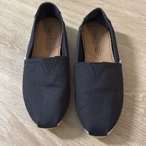 Women’s black Toms, US size 6.5